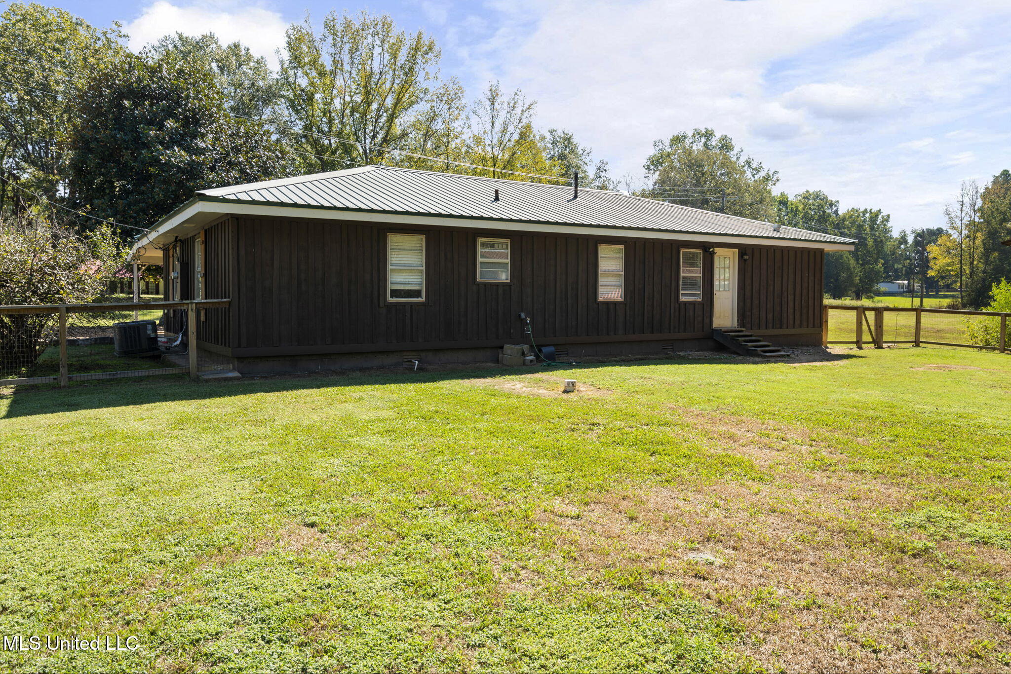 5011 Sycamore Road Coldwater, MS 38618 - Photo 22 of 31 Back view!