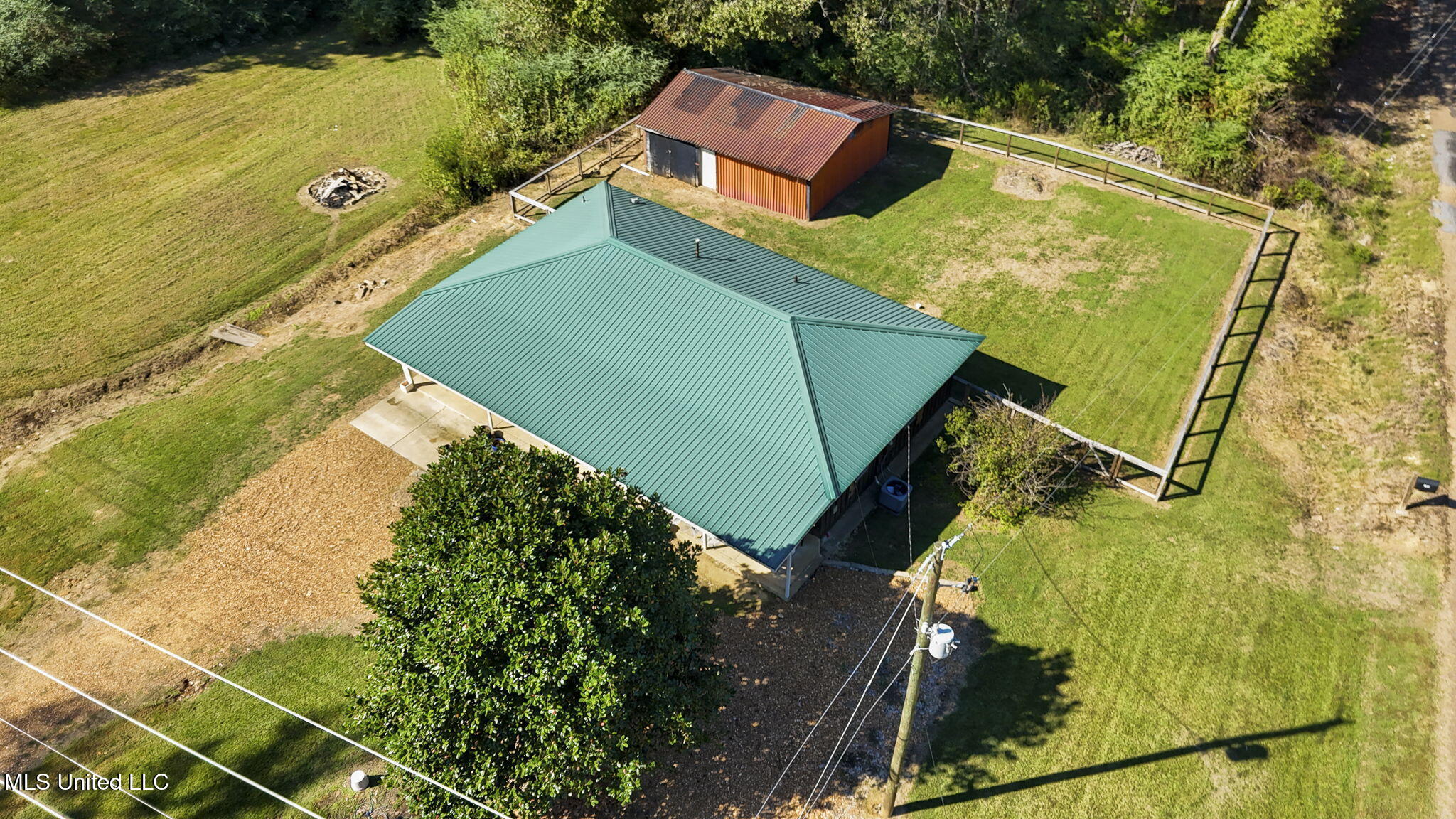 5011 Sycamore Road Coldwater, MS 38618 - Photo 26 of 31 Metal roof!
