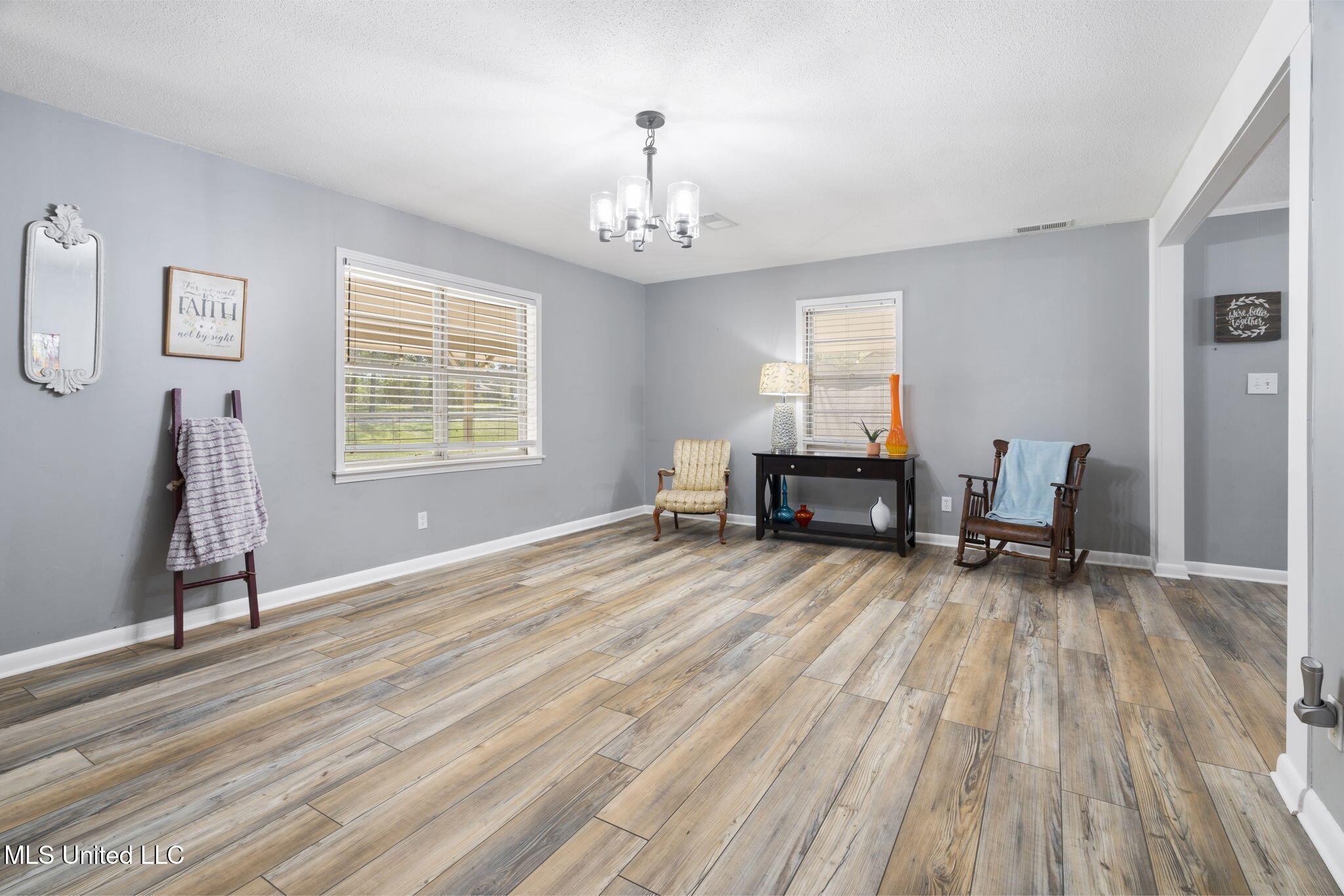 5011 Sycamore Road Coldwater, MS 38618 - Photo 9 of 31 Living room!