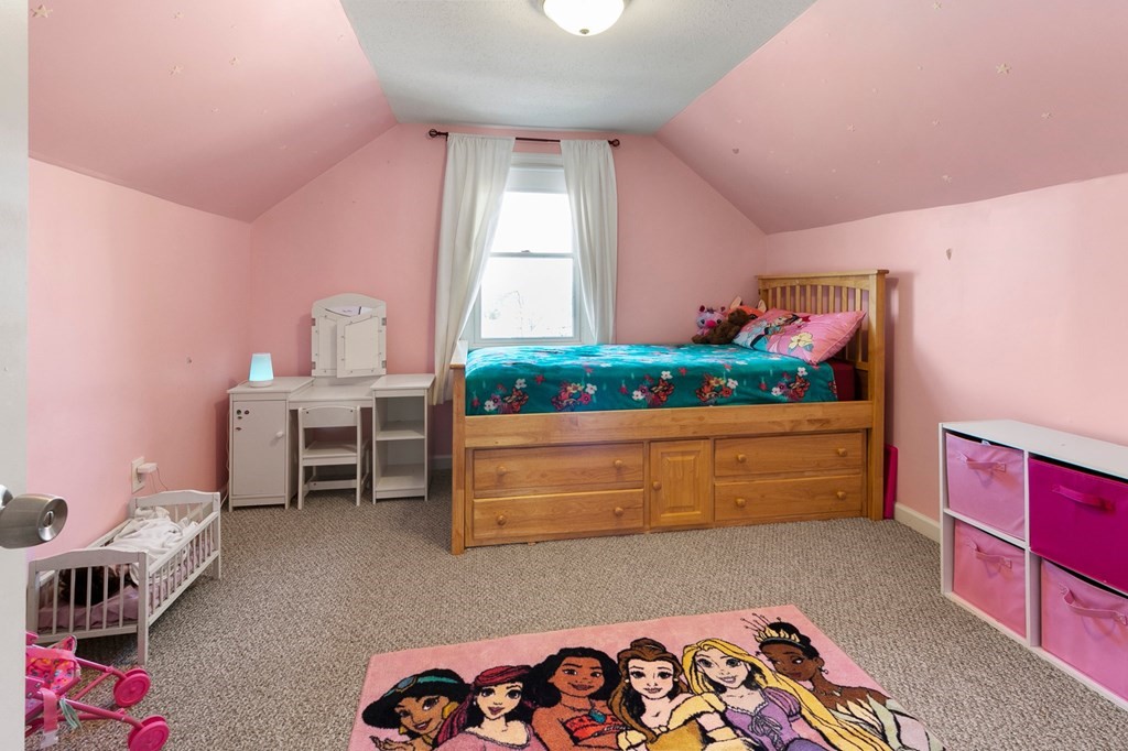 190 West Allen Ridge Road Springfield, MA 01118 - Photo 31 of 39 a room with toys and a dresser