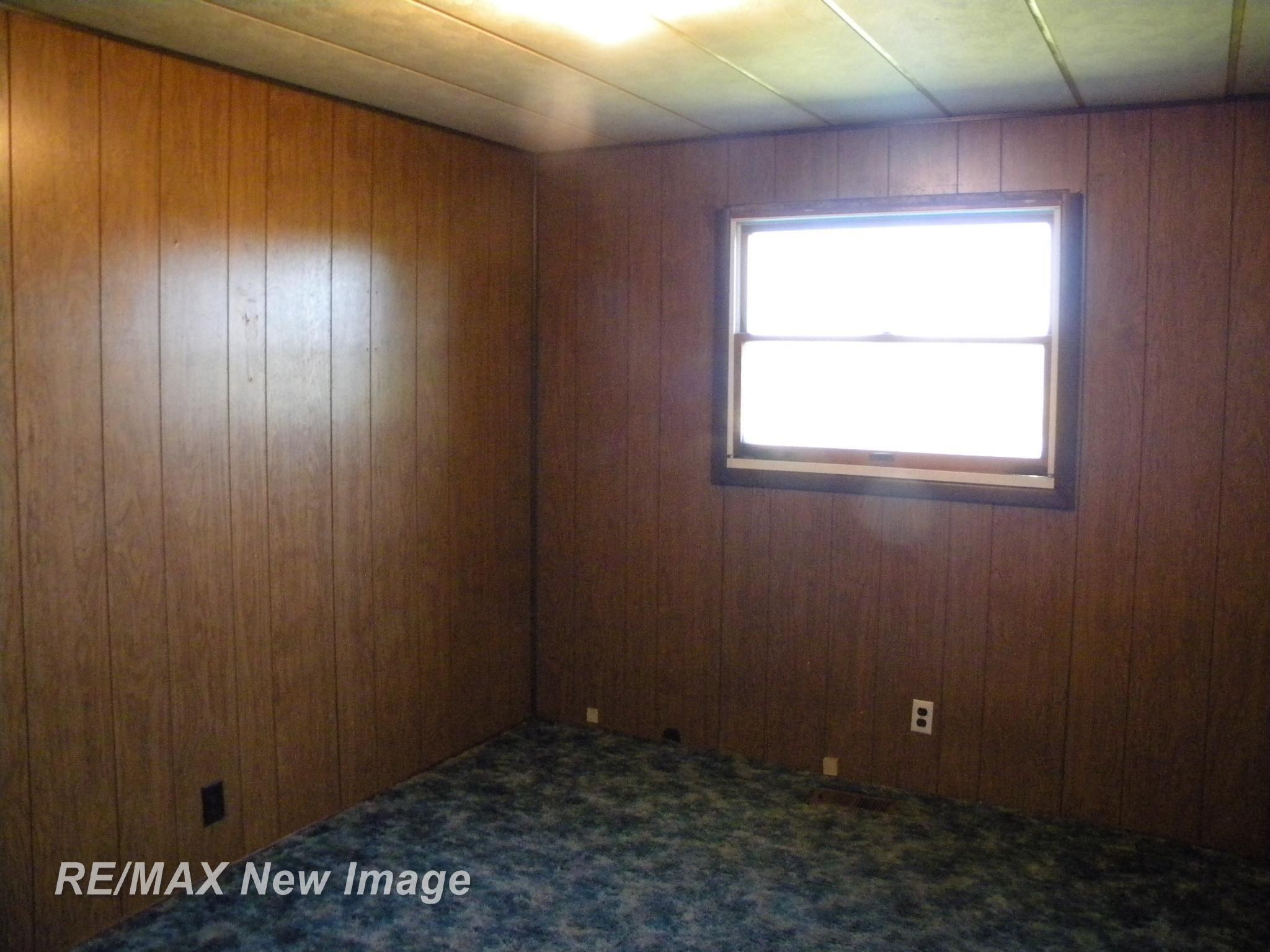 266 East Henderson Road Owosso, MI 48867 - Photo 13 of 20 50125339-12.JPG