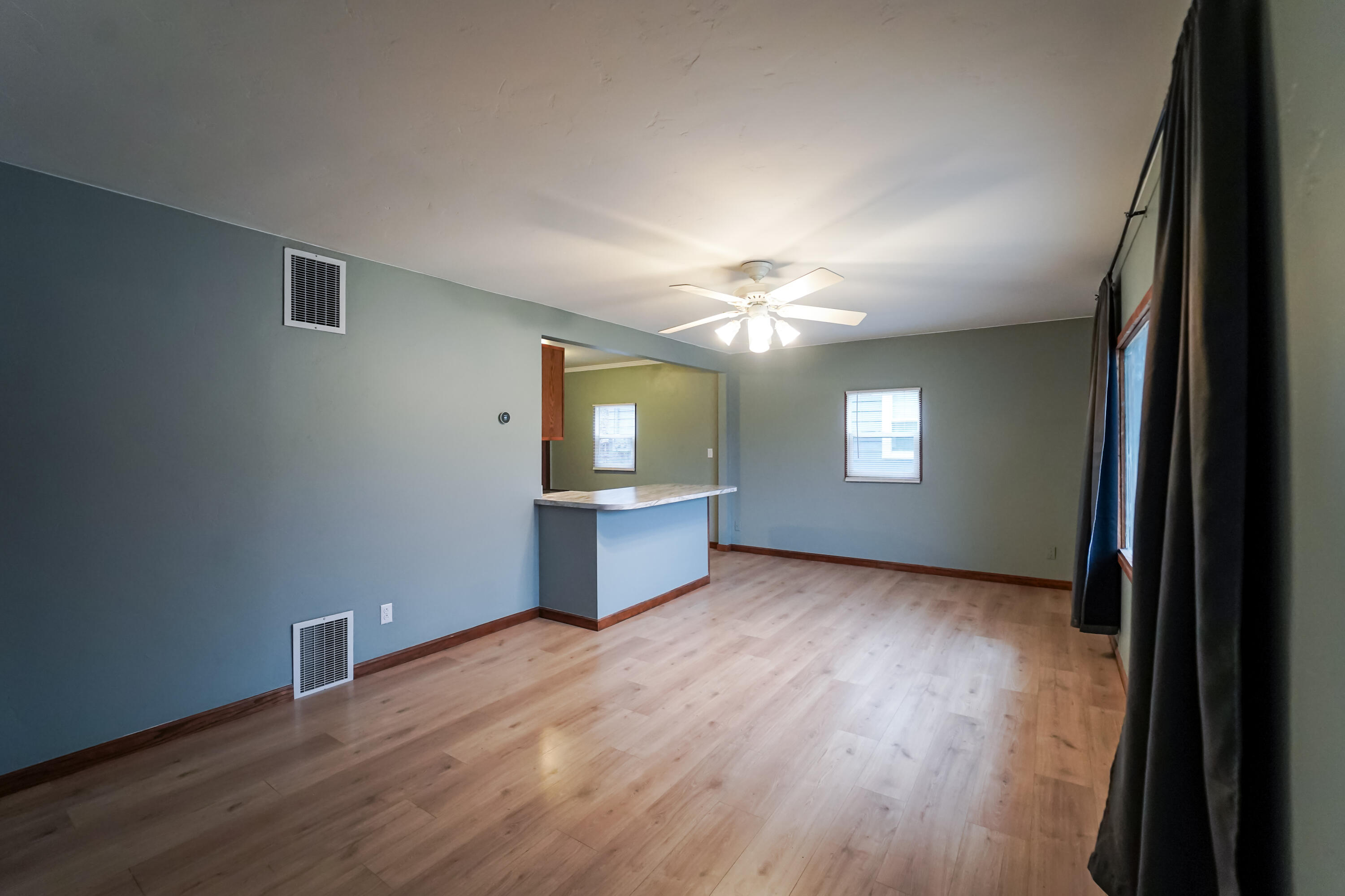 2811 North 11th Street Sheboygan, WI 53083 - Photo 2 of 11 Living Room