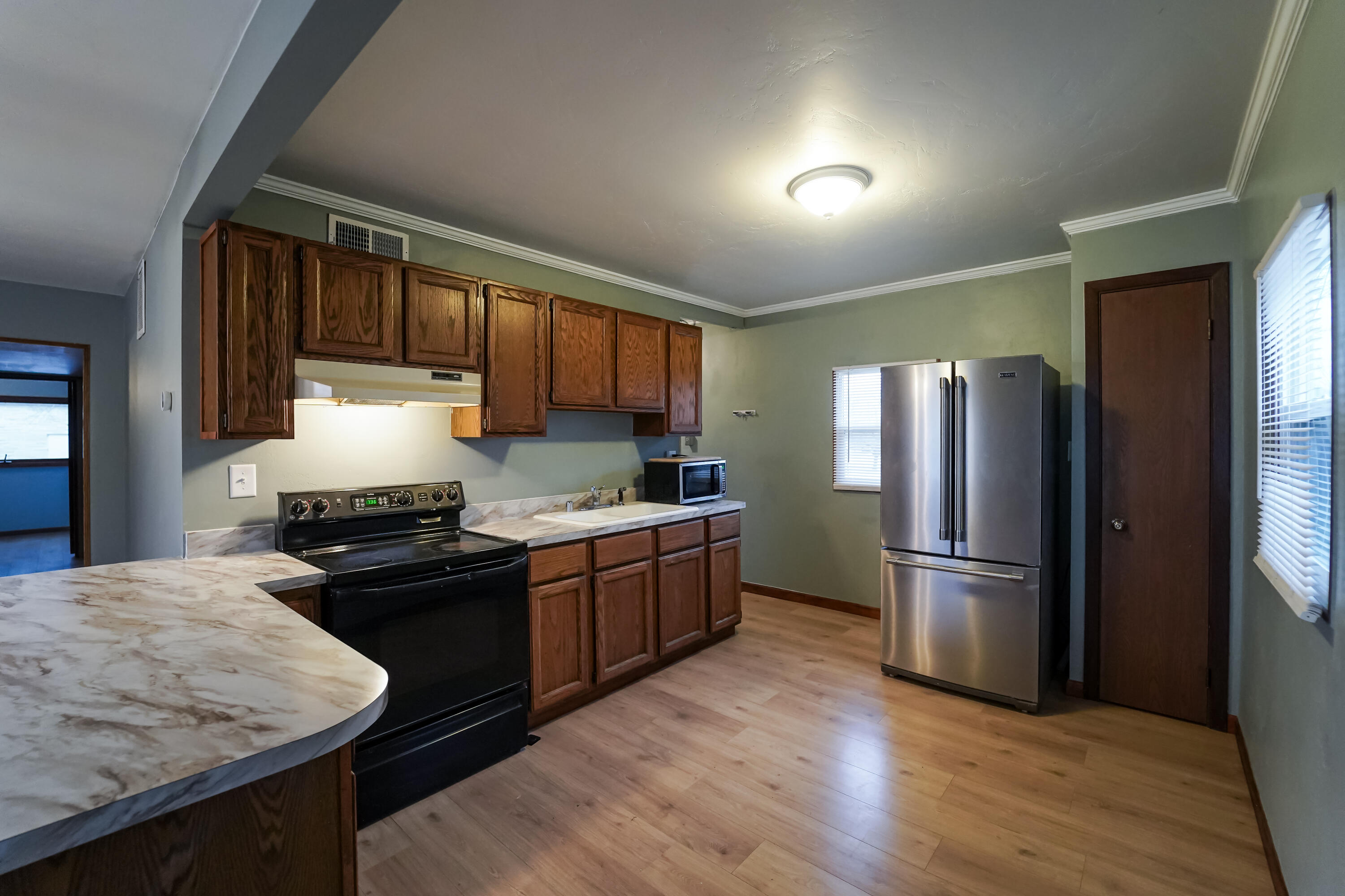 2811 North 11th Street Sheboygan, WI 53083 - Photo 4 of 11 Kitchen