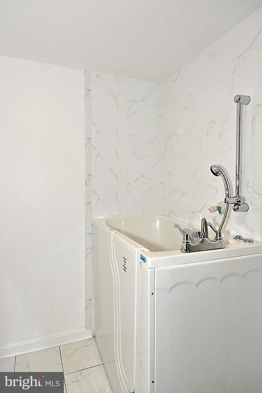 12310 Rosslare Ridge Road, Unit 107 Lutherville-Timonium, MD 21093 - Photo 13 of 18 Master Bath Spa Tub