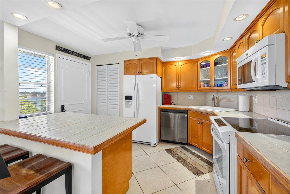 1 Harbourside Drive, Unit 3505 Delray Beach, FL 33483 - Photo 8 of 38 a kitchen that has a sink a stove and a refrigerator