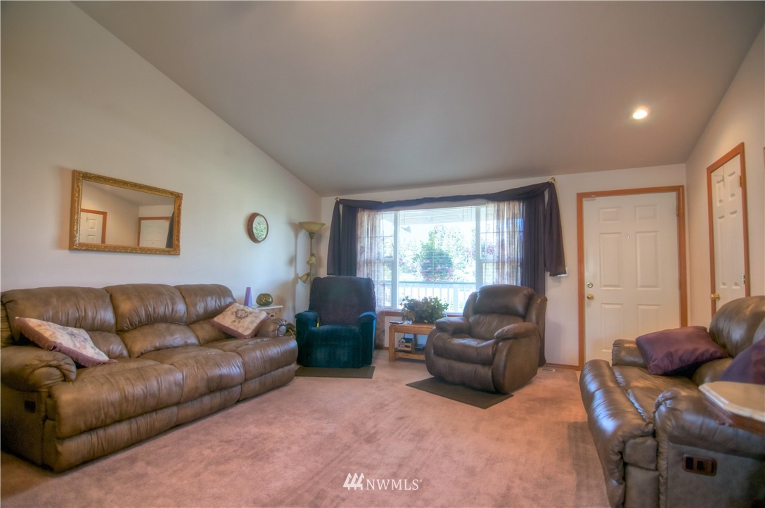 5041 188th Court Southwest Rochester, WA 98579 - Photo 3 of 25