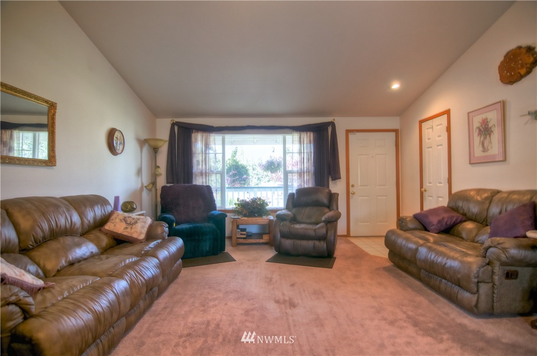 5041 188th Court Southwest Rochester, WA 98579 - Photo 4 of 25