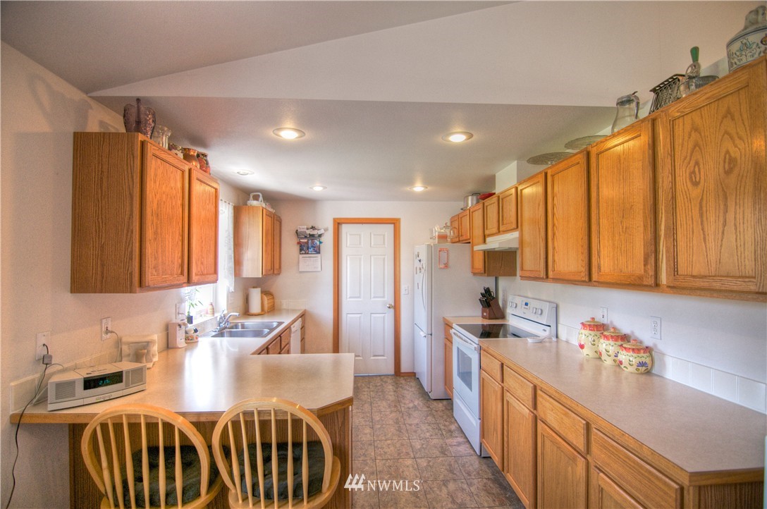 5041 188th Court Southwest Rochester, WA 98579 - Photo 5 of 25