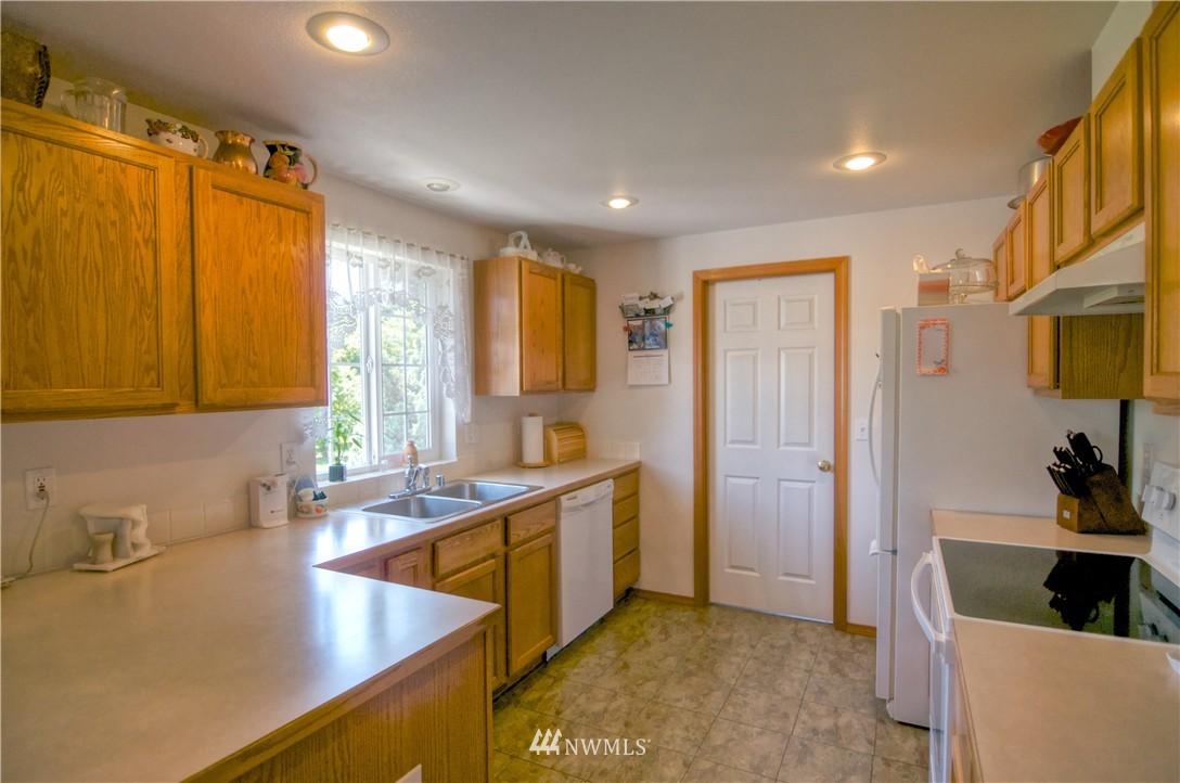5041 188th Court Southwest Rochester, WA 98579 - Photo 6 of 25