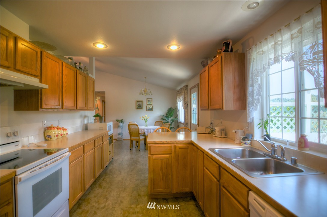 5041 188th Court Southwest Rochester, WA 98579 - Photo 7 of 25