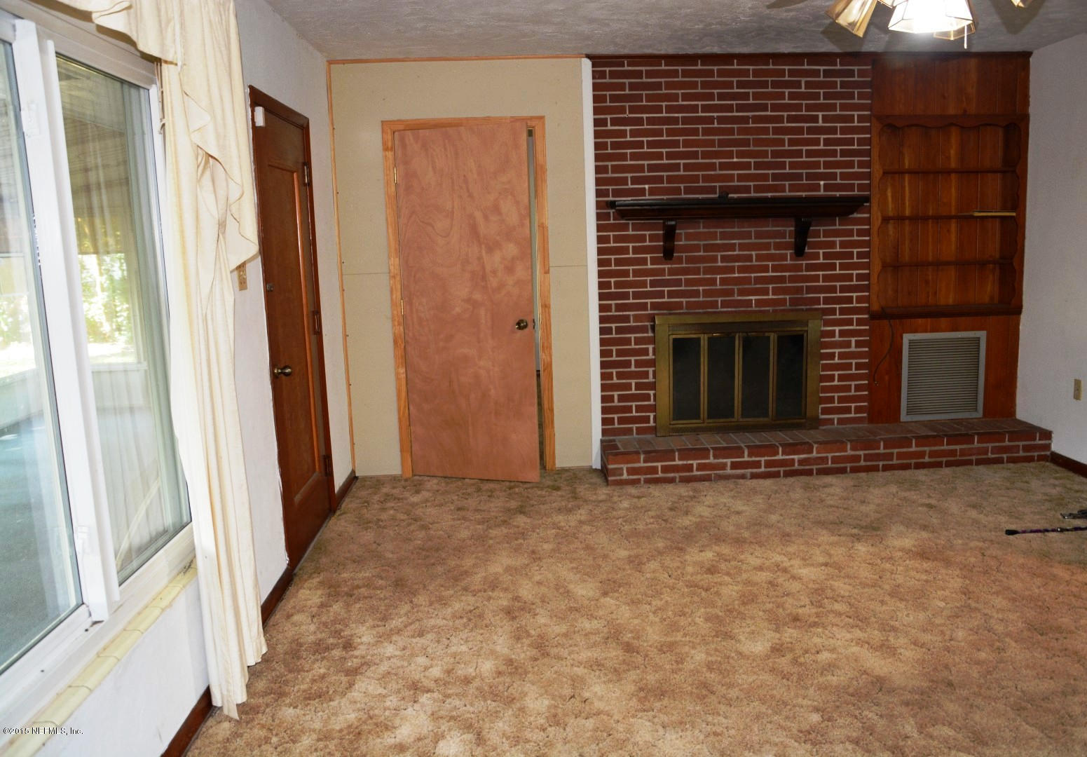 7996 State Rte 100 Keystone Heights, FL 32656 - Photo 5 of 13 05) Living room