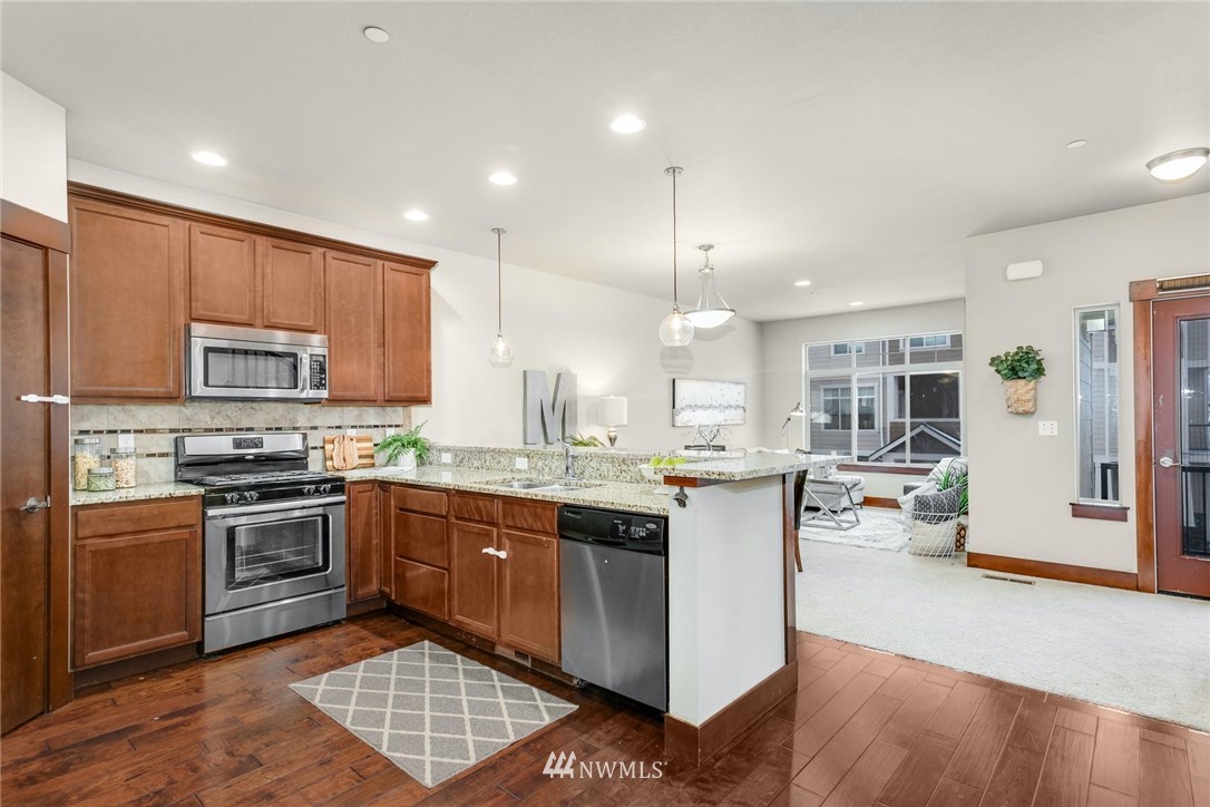 3915 Northeast 3rd Place Renton, WA 98056 - Photo 7 of 28