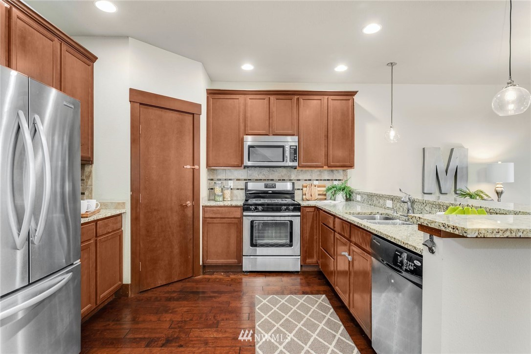 3915 Northeast 3rd Place Renton, WA 98056 - Photo 10 of 28