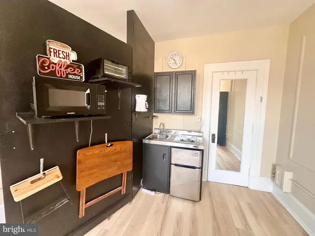 $1,195 | 1324 Locust Street, Unit 1508, Philadelphia, PA 19107