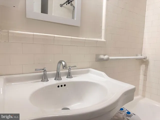 $1,195 | 1324 Locust Street, Unit 1508, Philadelphia, PA 19107