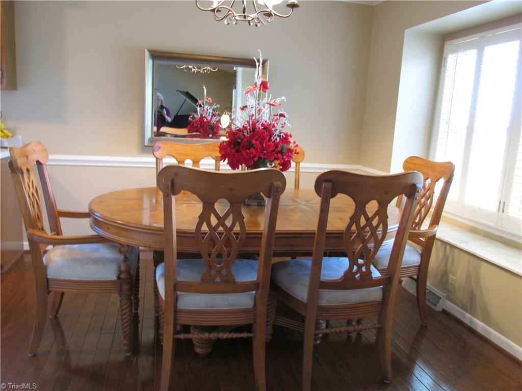 1108 Mapleview Court High Point, NC 27265 - Photo 8 of 17 Great dining space.