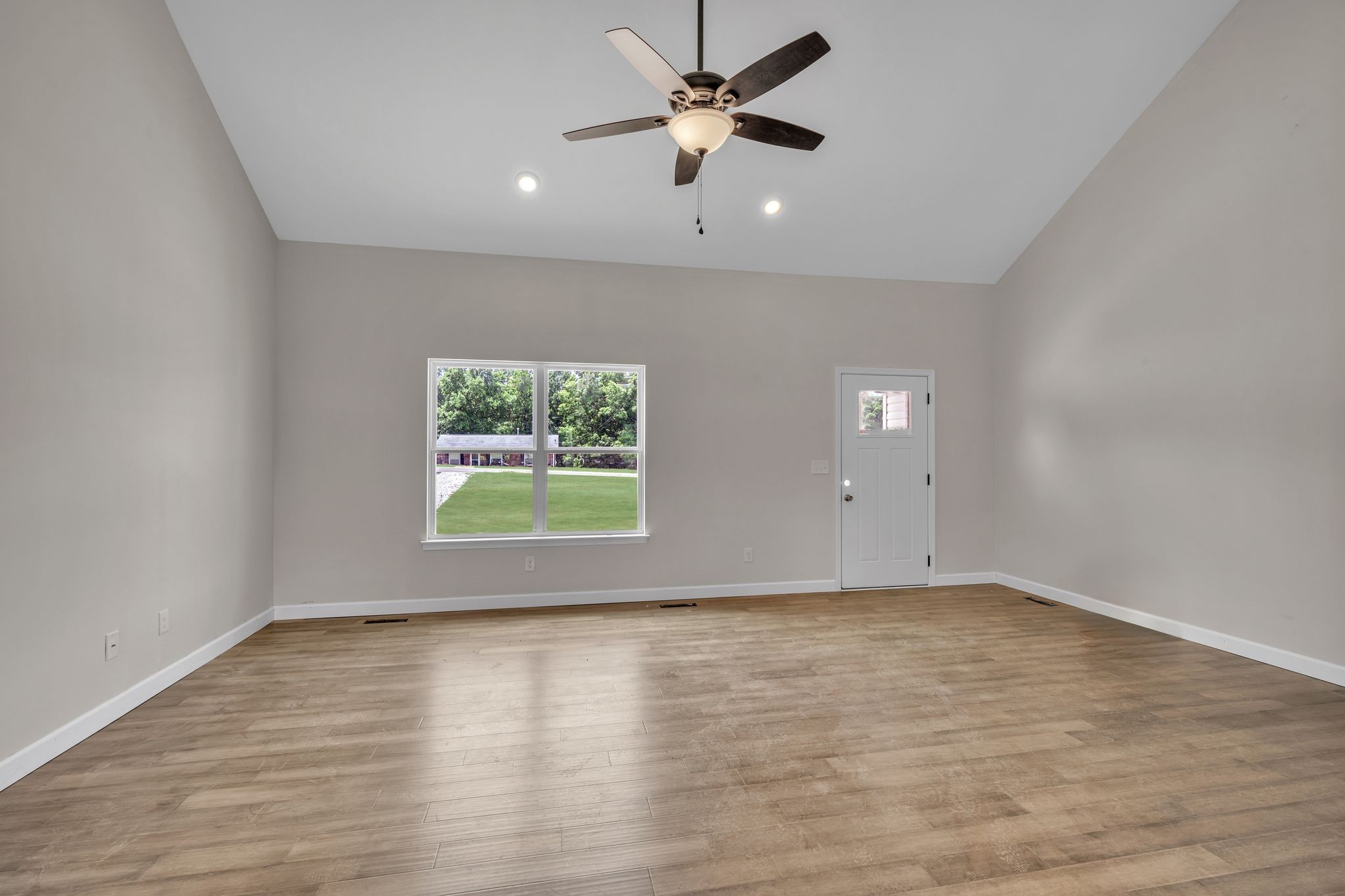 878 Ford Road White Bluff, TN 37187 - Photo 6 of 34 Shows Like a Model Home!