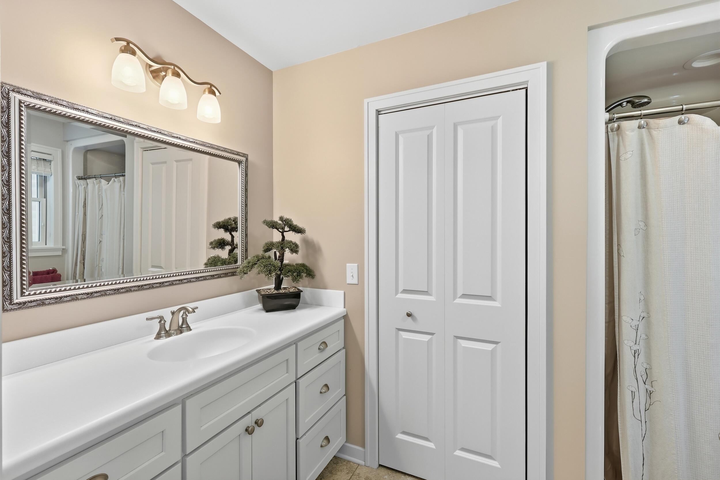 1938 Lincoln Road Allegan, MI 49010 - Photo 21 of 34 Bathroom