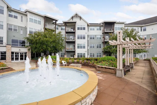 $345,000 | 1900 Rush Lake Trail, Unit 416, New Brighton, MN 55112