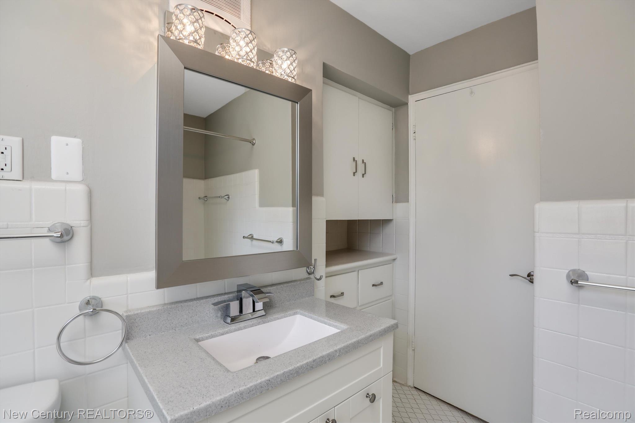 4845 Elizabeth Lake Road Waterford, MI 48327 - Photo 24 of 50