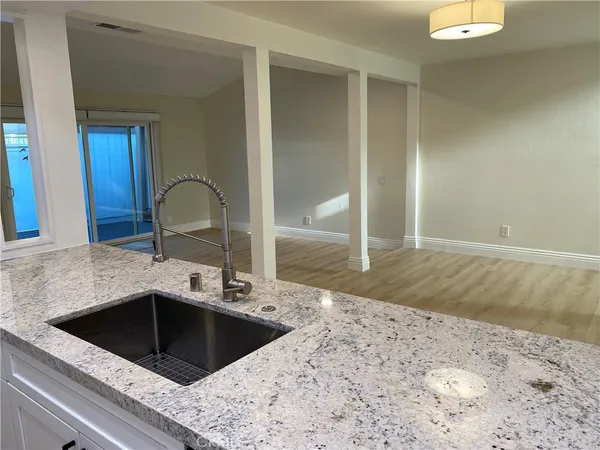 $4,700 | 354 Plaza Estival, San Clemente, CA 92672