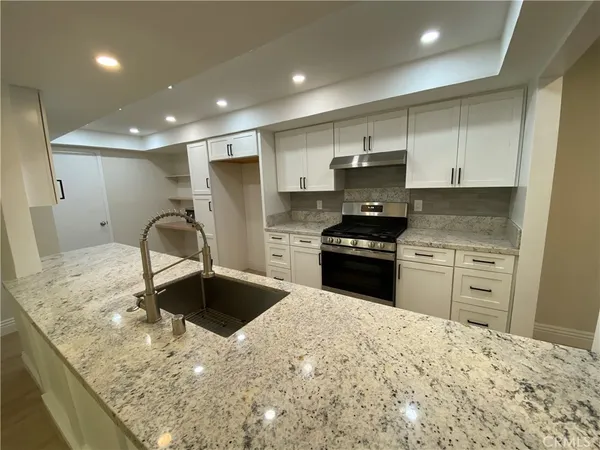 $4,700 | 354 Plaza Estival, San Clemente, CA 92672