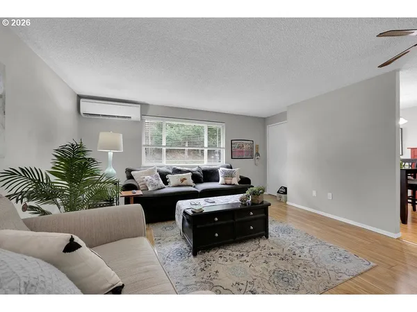 $350,000 | 1435 West Harrison Avenue, Cottage Grove, OR 97424