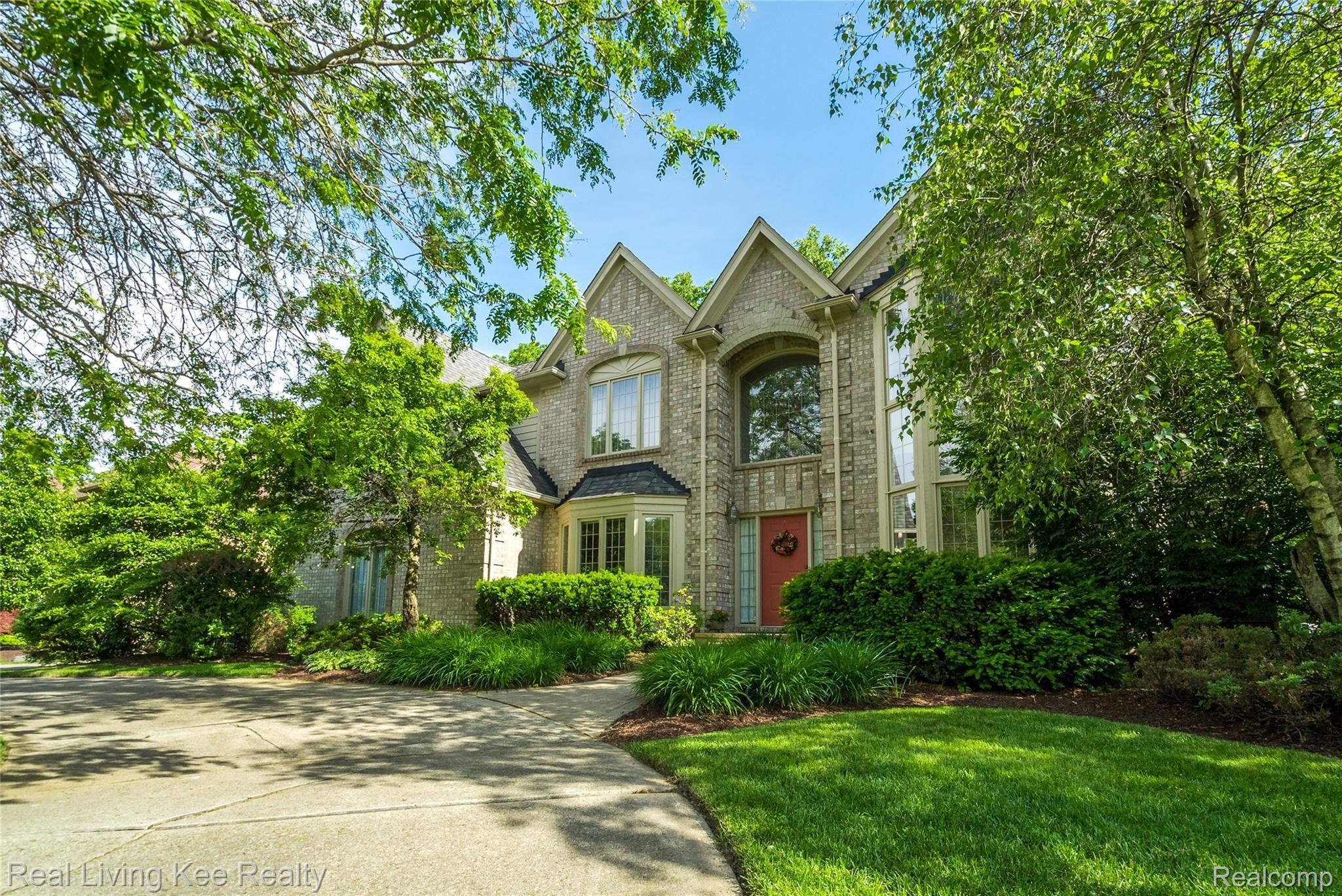 3655 Cedar Shake Drive Rochester, MI 48309 - Photo 3 of 71 Exteriors (2 of 12).jpg