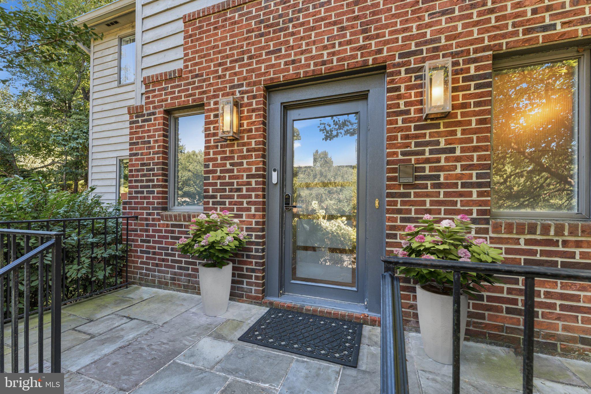 7337 Hooking Road McLean, VA 22101 - Photo 8 of 54 Gallery Image 8