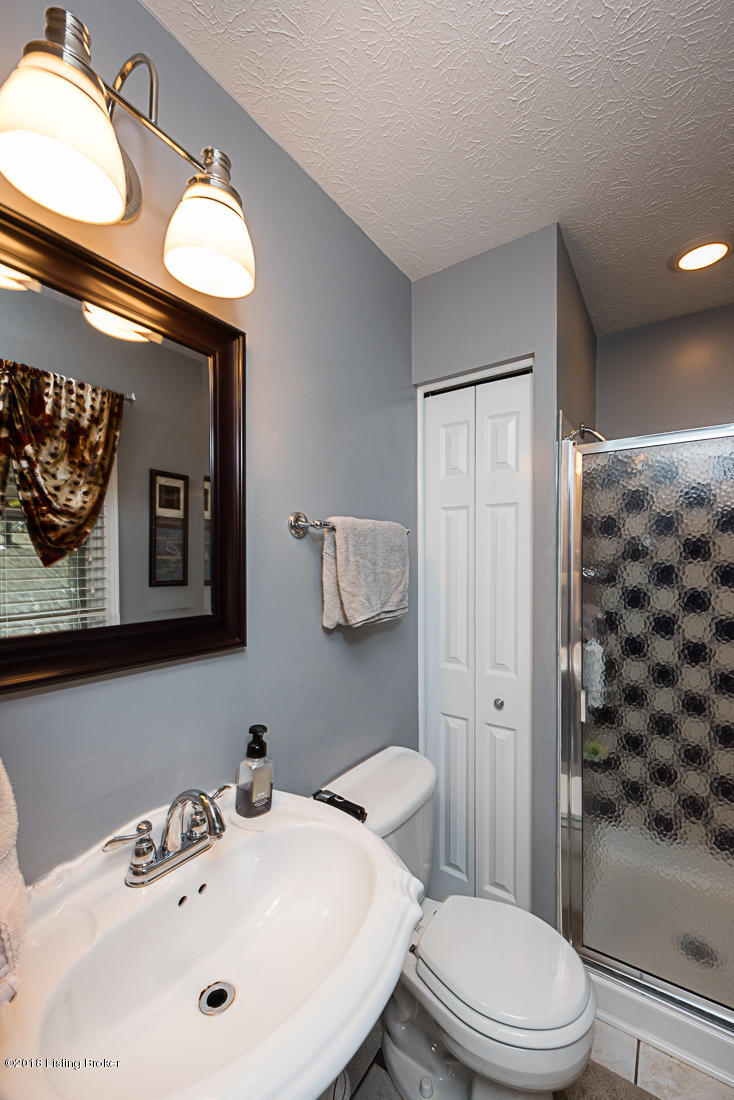 8223 Rochelle Road Louisville, KY 40228 - Photo 24 of 49 8223 Rochelle Rd (45 of 52)