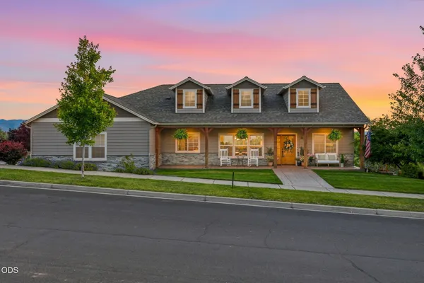 $1,199,999 | 4432 Vista Pointe Drive, Medford, OR 97504