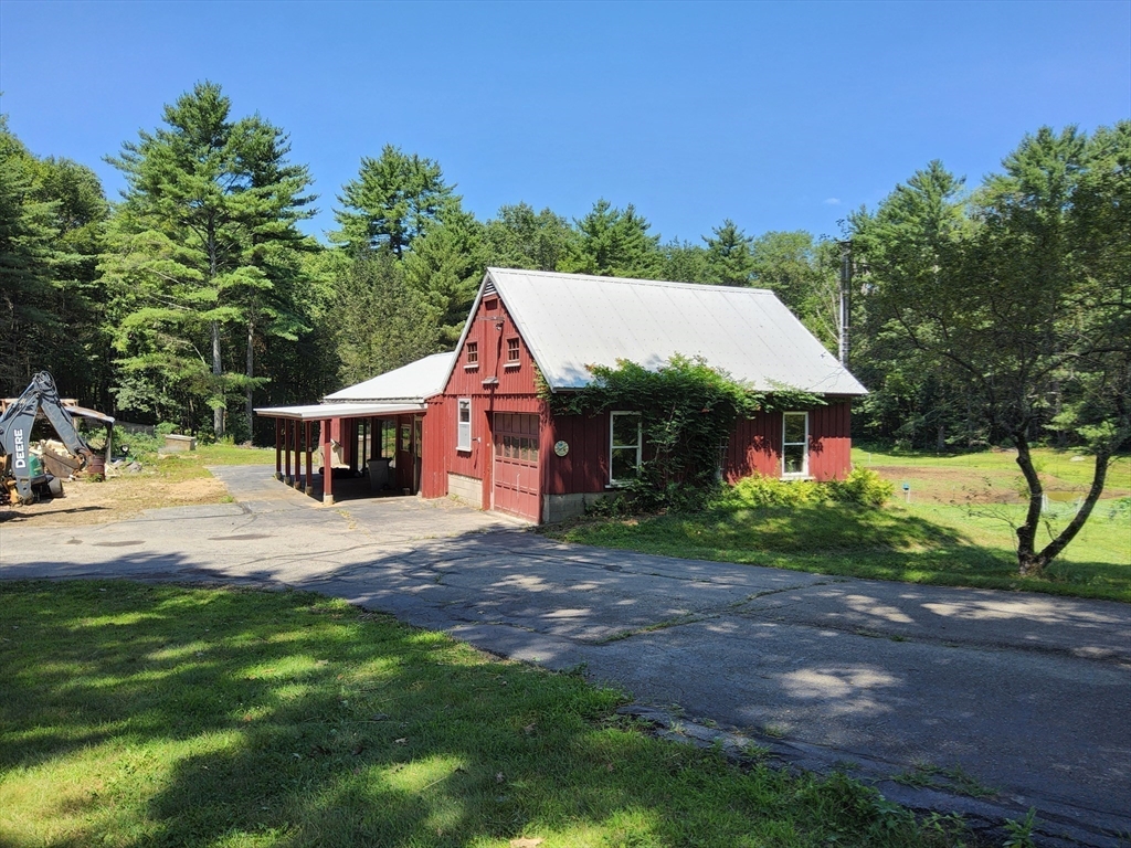 323 New Boston Road Sturbridge, MA 01566 - Photo 29 of 37 a front view of a house with yard