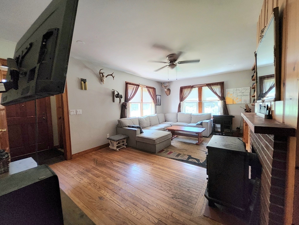 323 New Boston Road Sturbridge, MA 01566 - Photo 5 of 37