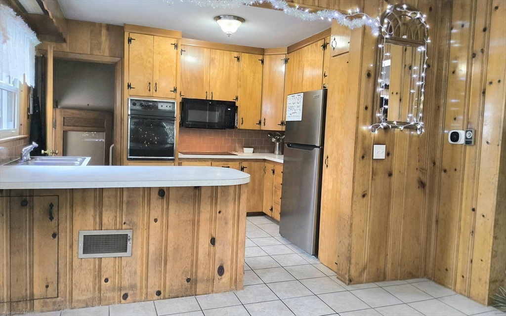 323 New Boston Road Sturbridge, MA 01566 - Photo 10 of 37 a bathroom with a sink a mirror and a shower