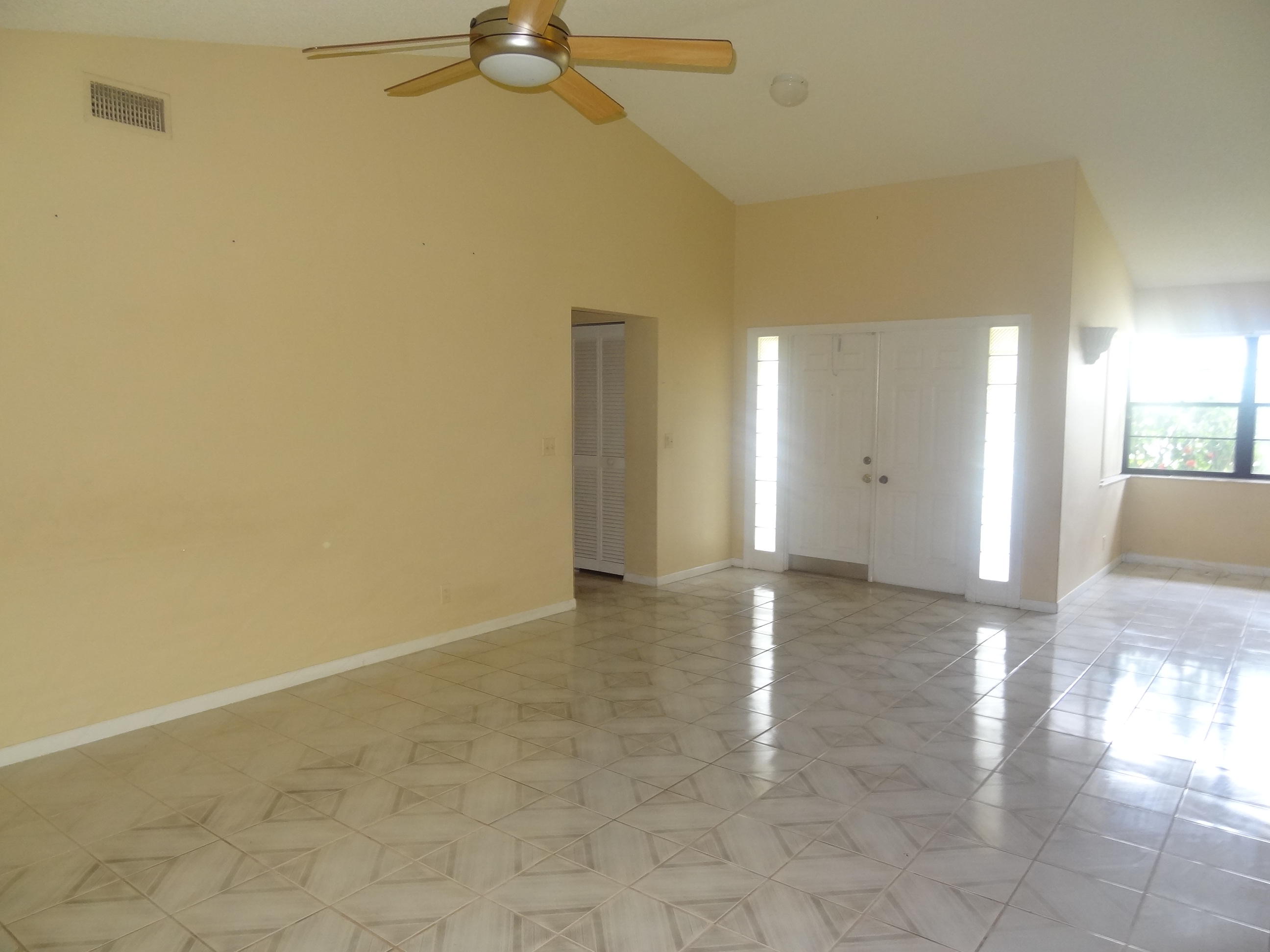 19890 Latona Place Boca Raton, FL 33434 - Photo 4 of 15 DSC04139