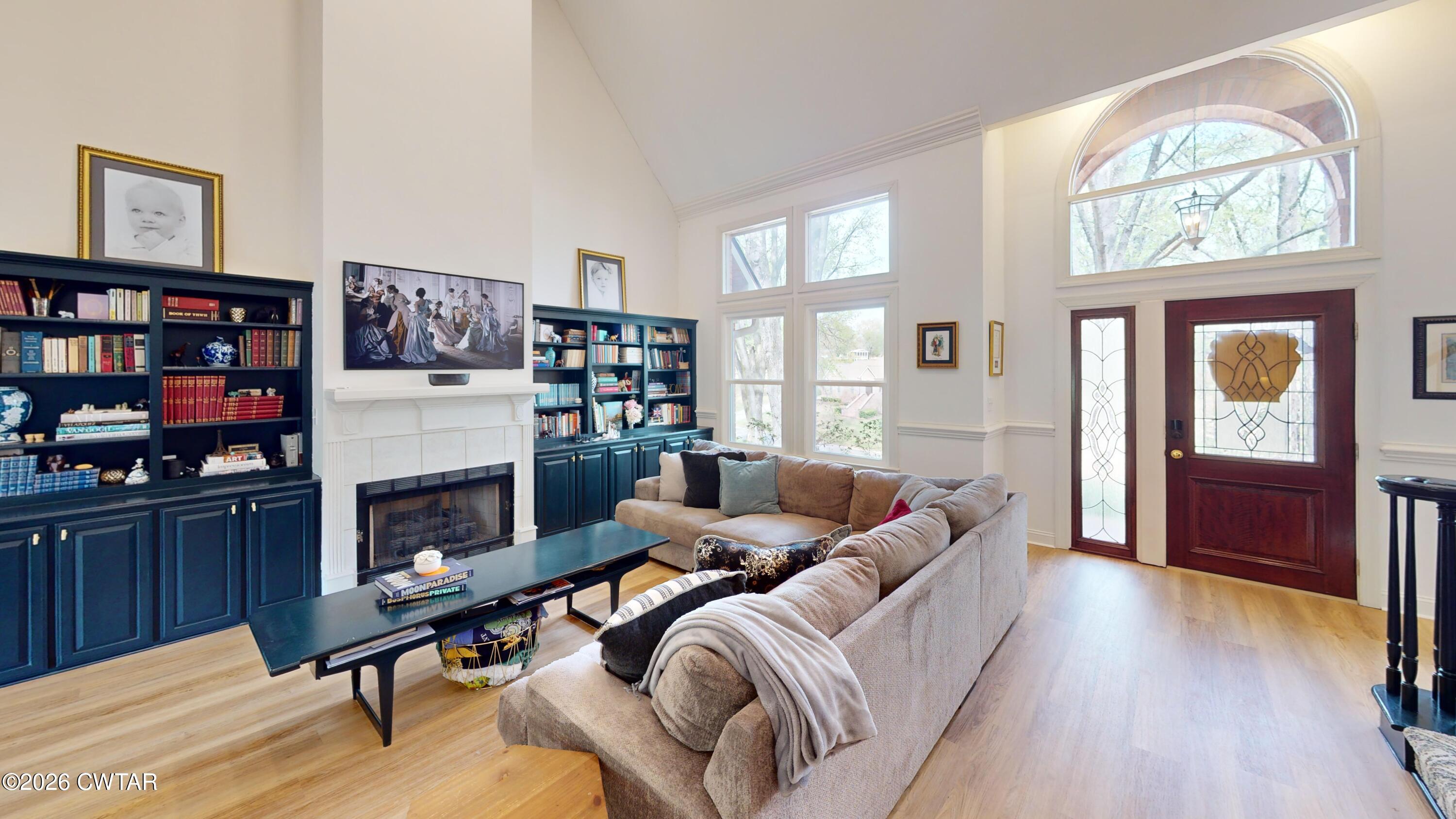 1099 Valley Road Dyersburg, TN 38024 - Photo 3 of 33 1099-Valley-Rd-Living-Room 4