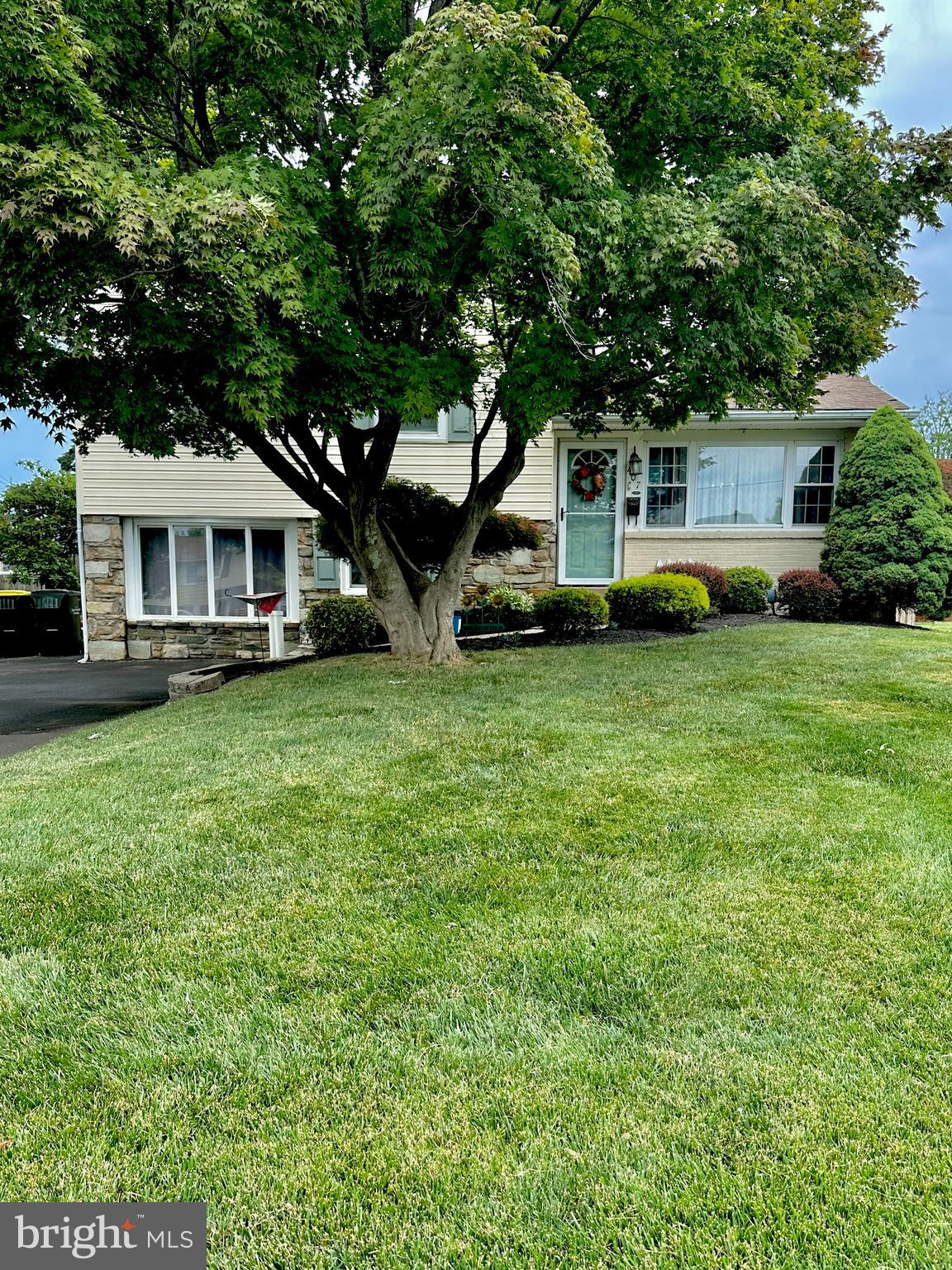 407 Goodwin Road Hatboro, PA 19040 - Photo 2 of 4 front