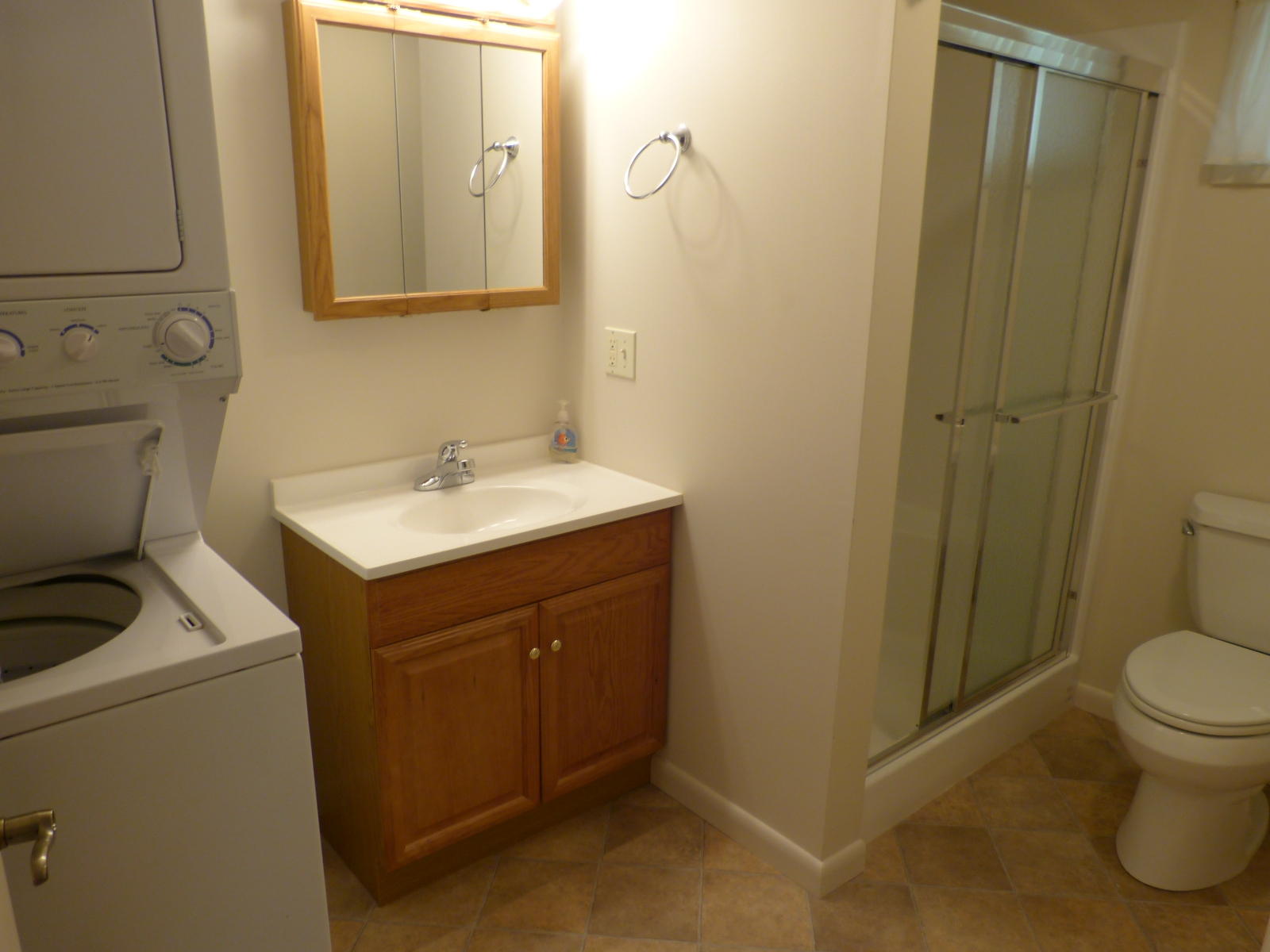 197 Evergreen Place Pleasant Hill, TN 38583 - Photo 20 of 22 Apartment Bath w Laundry