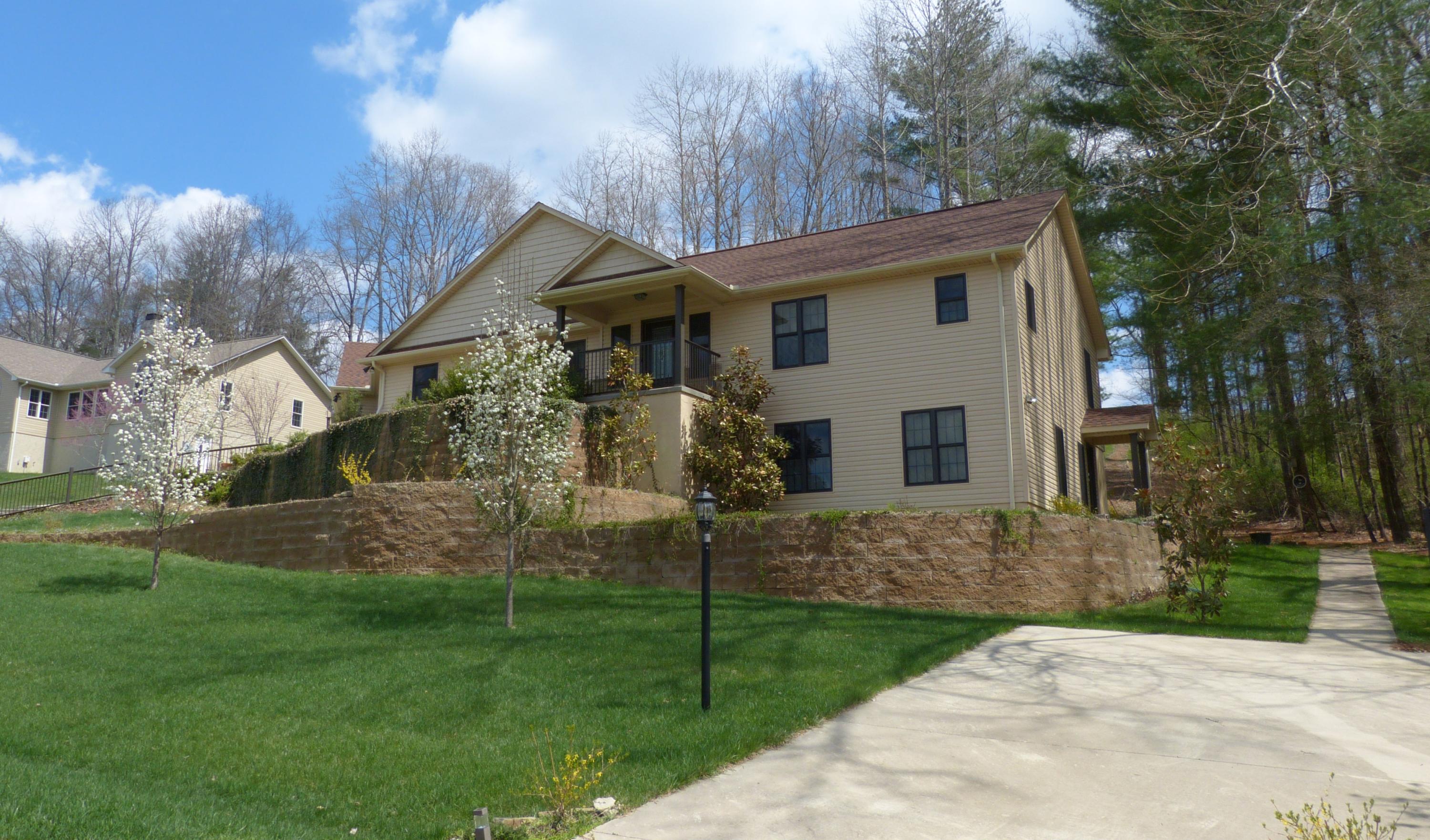 197 Evergreen Place Pleasant Hill, TN 38583 - Photo 3 of 22 Apartment Entry