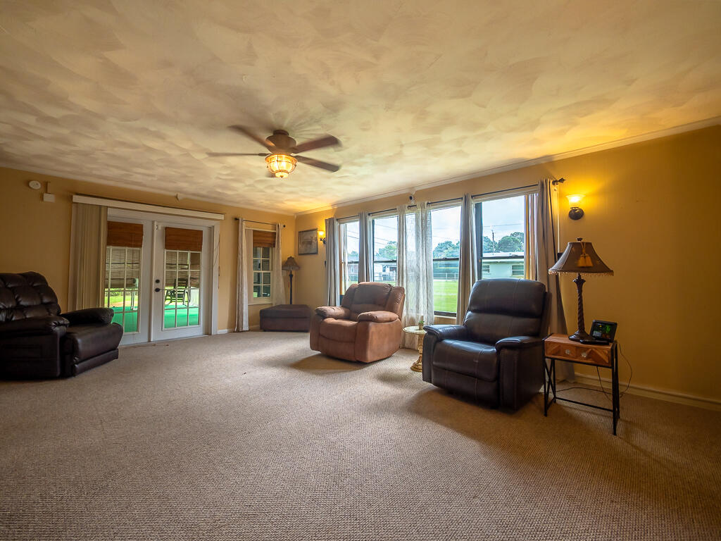 5328 Club Road Haverhill, FL 33415 - Photo 11 of 32 Haverhill House-8