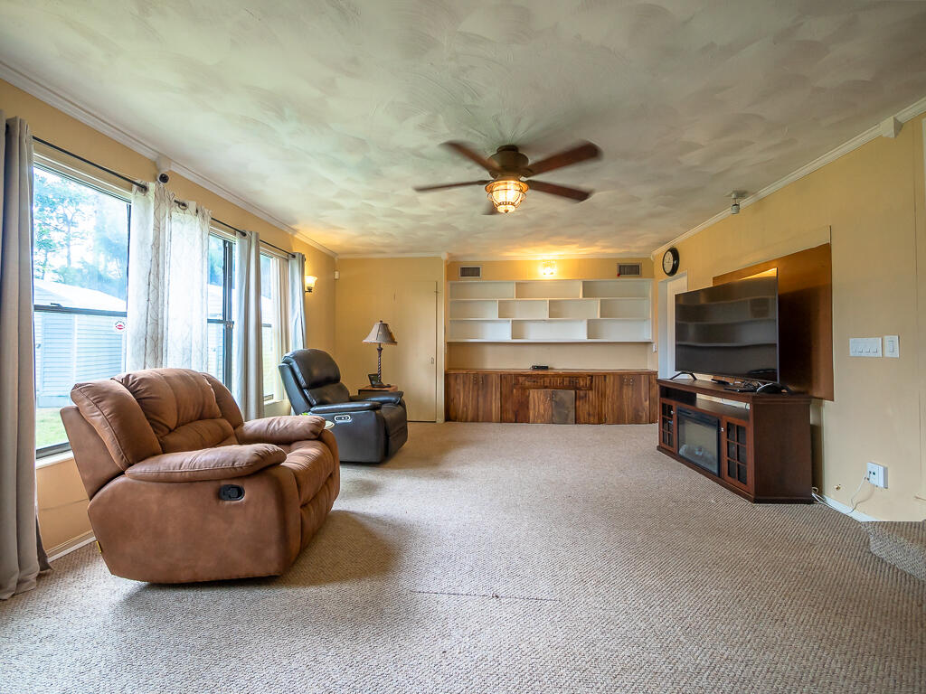 5328 Club Road Haverhill, FL 33415 - Photo 12 of 32 Haverhill House-9