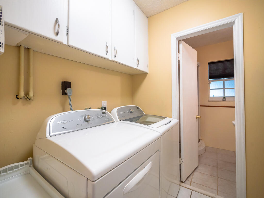 5328 Club Road Haverhill, FL 33415 - Photo 16 of 32 Haverhill House-15