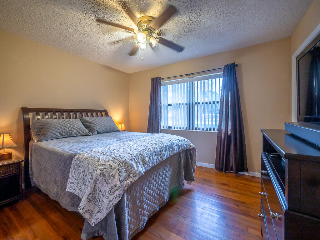 5328 Club Road Haverhill, FL 33415 - Photo 17 of 32 Haverhill House-17
