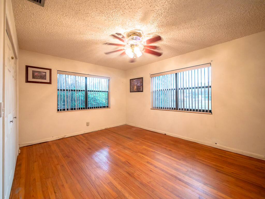 5328 Club Road Haverhill, FL 33415 - Photo 20 of 32 Haverhill House-18
