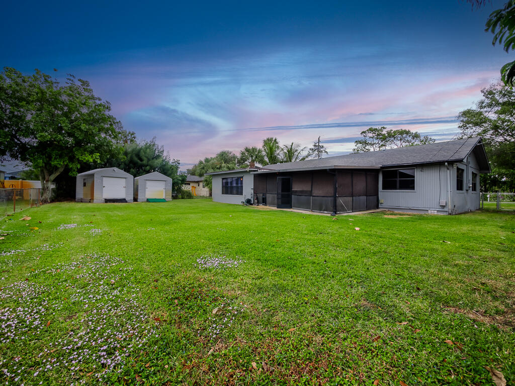 5328 Club Road Haverhill, FL 33415 - Photo 2 of 32 Spacious backyard!