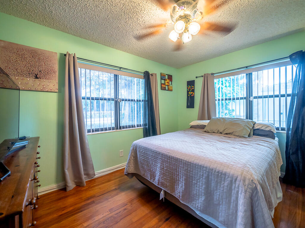 5328 Club Road Haverhill, FL 33415 - Photo 21 of 32 Haverhill House-21