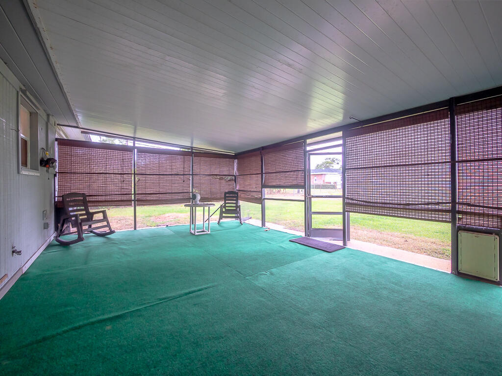 5328 Club Road Haverhill, FL 33415 - Photo 23 of 32 Haverhill House-22
