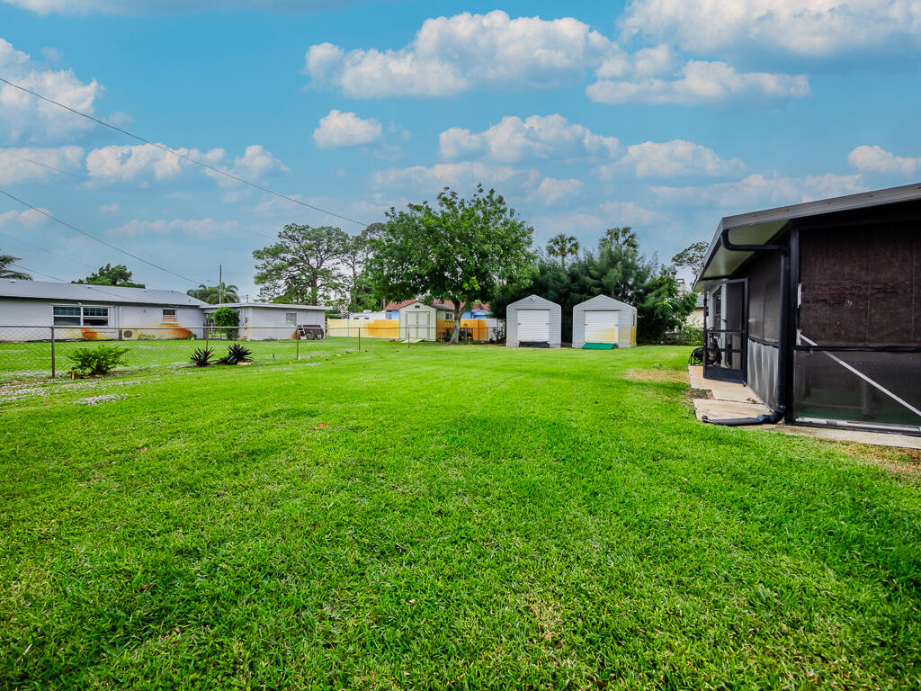 5328 Club Road Haverhill, FL 33415 - Photo 25 of 32 Haverhill House-24