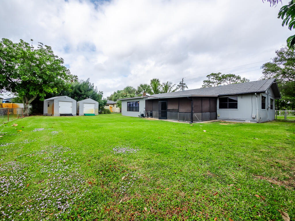 5328 Club Road Haverhill, FL 33415 - Photo 27 of 32 Haverhill House-27