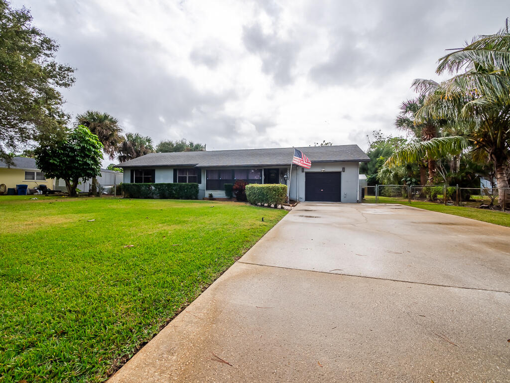 5328 Club Road Haverhill, FL 33415 - Photo 3 of 32 Haverhill House-2